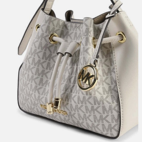 MICHAEL KORS Phoebe Small Logo Bucket Bag - Light Cream - Picture 13 of 14